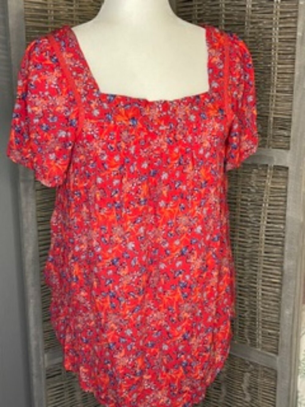 Great Red floral shirt by Caffe Marrakesh in a size Small. (30)